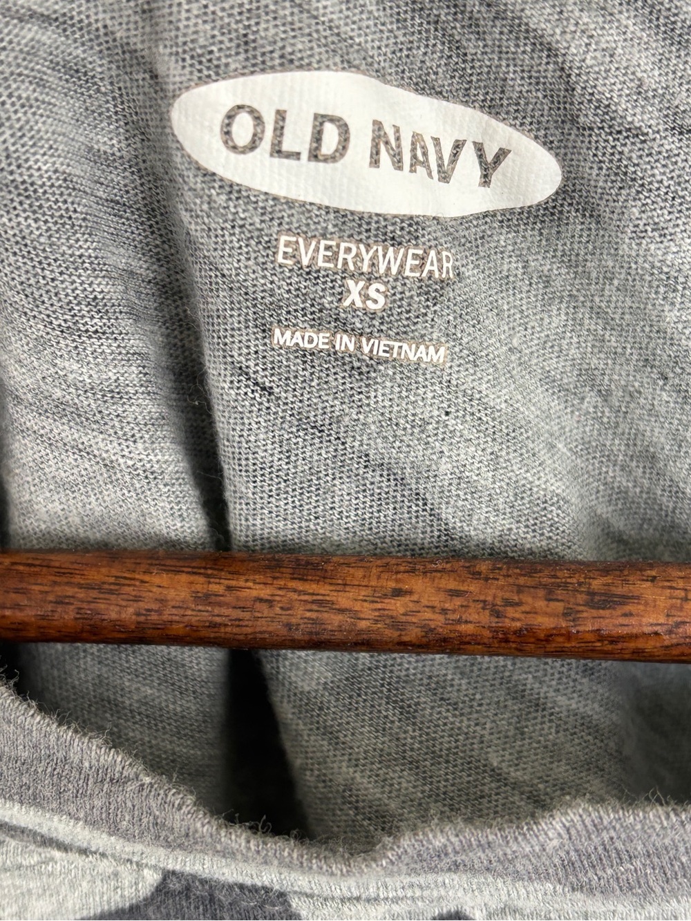 Old Navy Women's Gray Camo Short Sleeve Tee - Picture 3 of 4